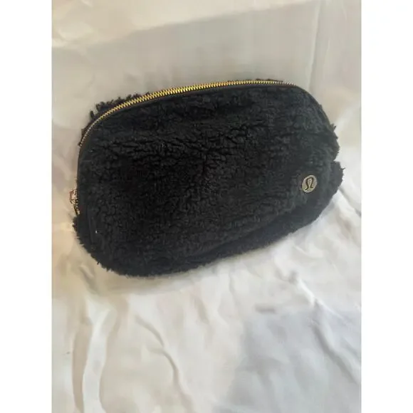 Everywhere Belt Bag Fleece - Picture 2 of 6